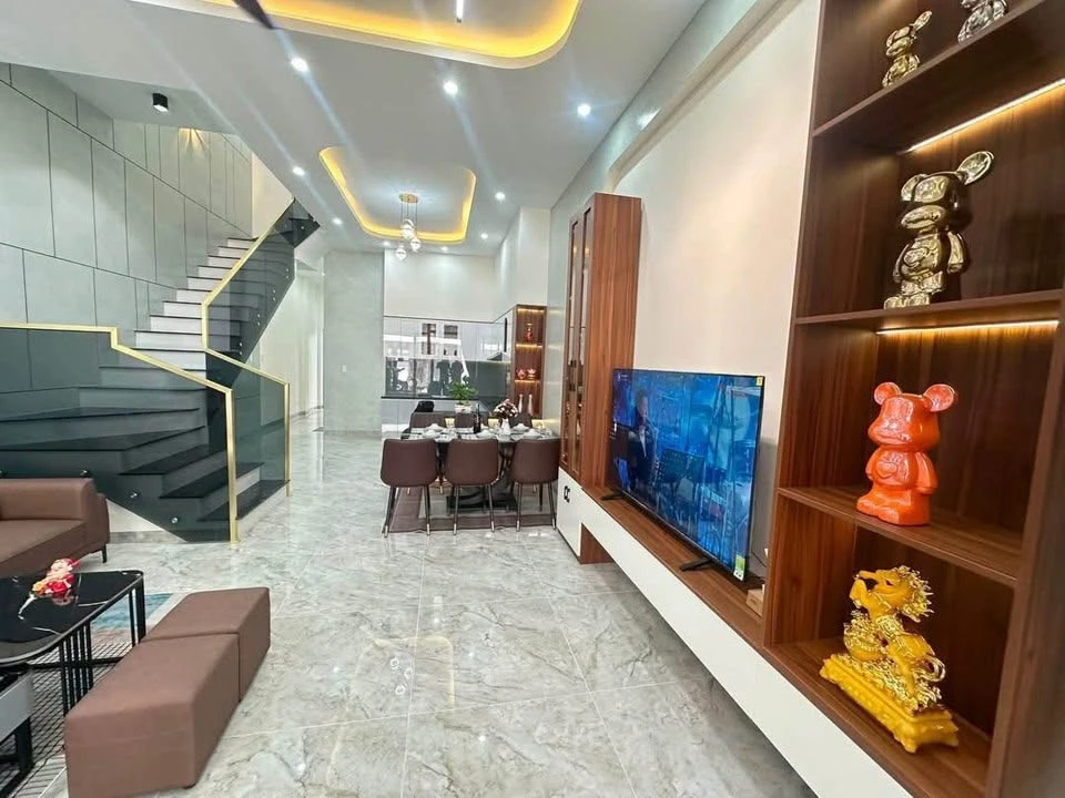 Bán nhà 2 mê, 3 phòng ngủ, 125m² Quang Trung, Quận 1 - Ảnh thu nhỏ 3