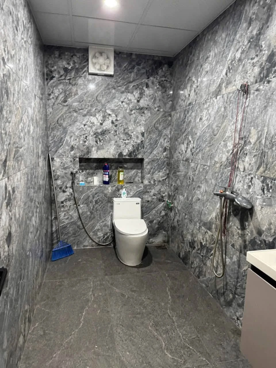 Bán nhà 3 tầng Nguyễn Trãi, 4PN, 100m², 2,48 tỷ - Ảnh 1