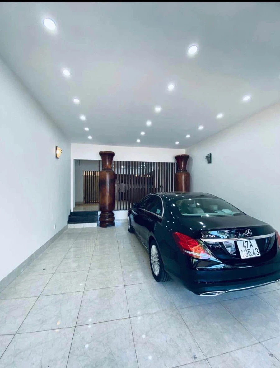 Cho thuê nhà nguyên căn 4PN 5WC mặt tiền Đinh Tiến Hoàng 48m² - Ảnh thu nhỏ 2