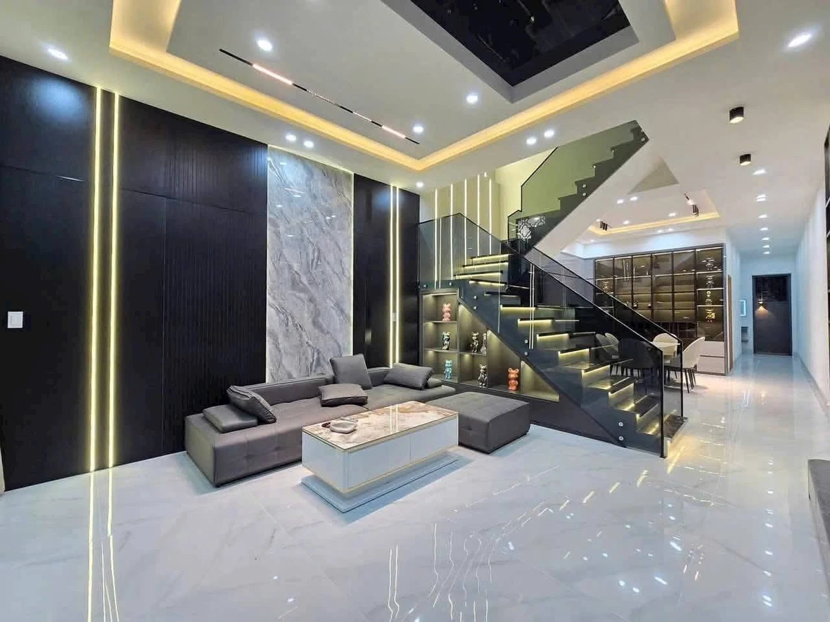 Bán nhà 3 tầng sân vườn 123m² Tôn Đản, Quận 10, giá 4 tỷ 950 triệu - Ảnh thu nhỏ 2