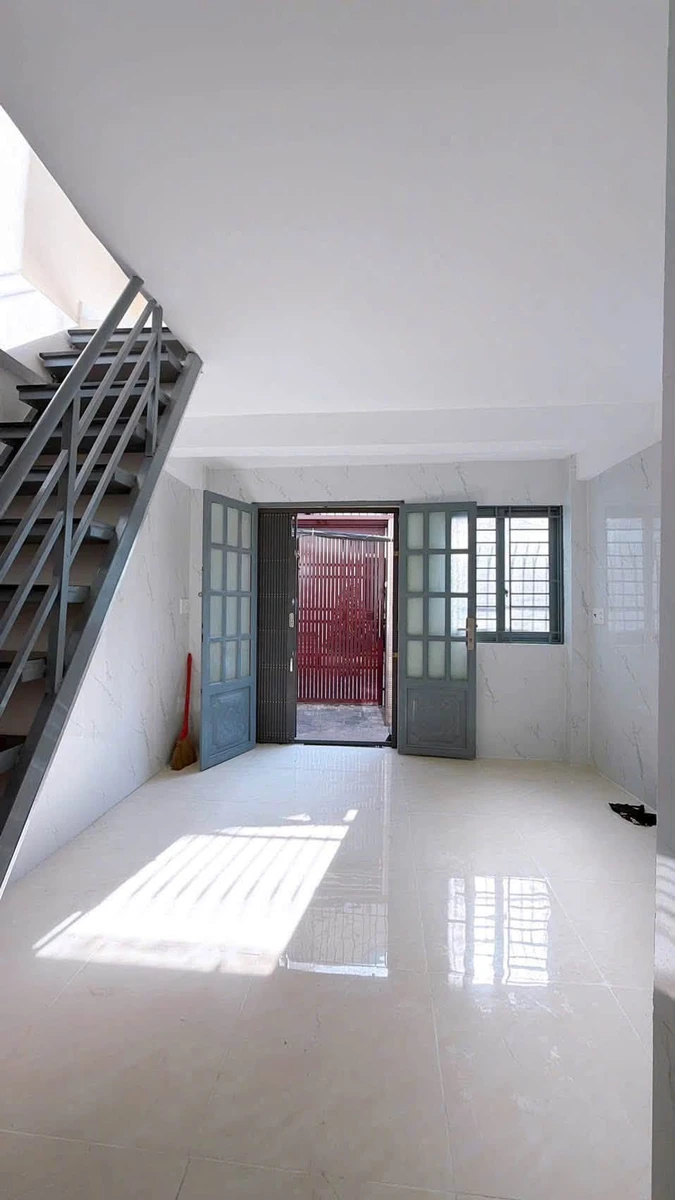 Bán nhà hẻm 17,1m2 trệt 2 lầu 2PN gần nhà thờ Xóm Chiếu, Quận 4, giá 3 tỷ - Ảnh thu nhỏ 4