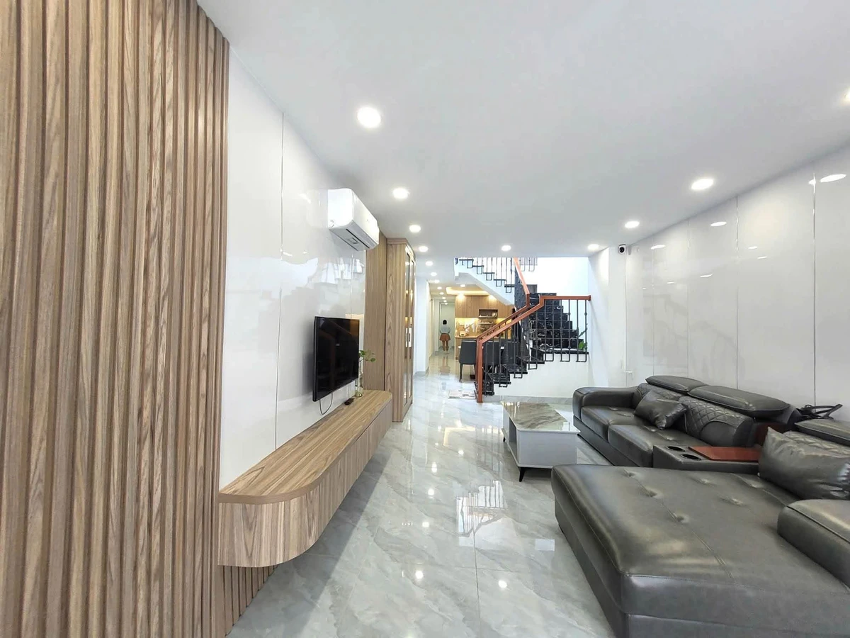 Nhà bán 97m² 3 phòng ngủ gần biển Nguyễn Trí Phương - Ảnh 1