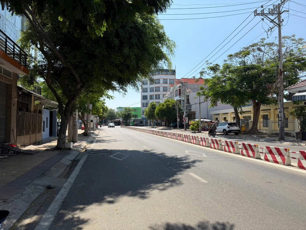 Bán shophouse mặt tiền Trần Phú Phan Rang 107,9 m² - Ảnh 1
