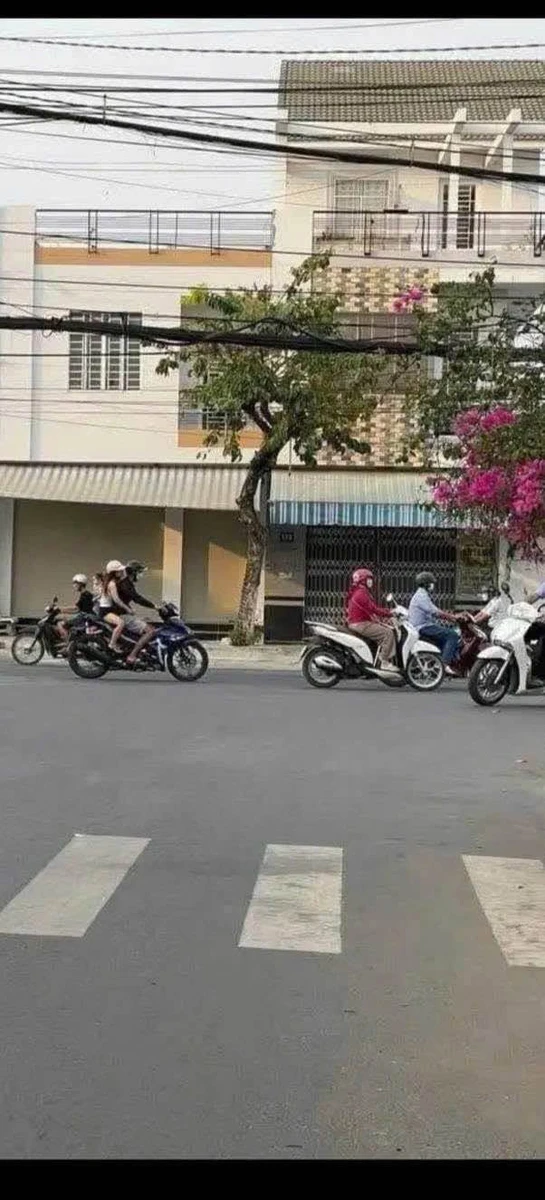 Cho thuê nhà 1 trệt 1 lầu mặt tiền 106m² Long Xuyên - Ảnh 1