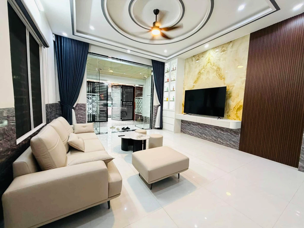 Bán nhà 2 tầng mặt tiền 7m5 3PN 95m2 Quận 4 - Ảnh 1