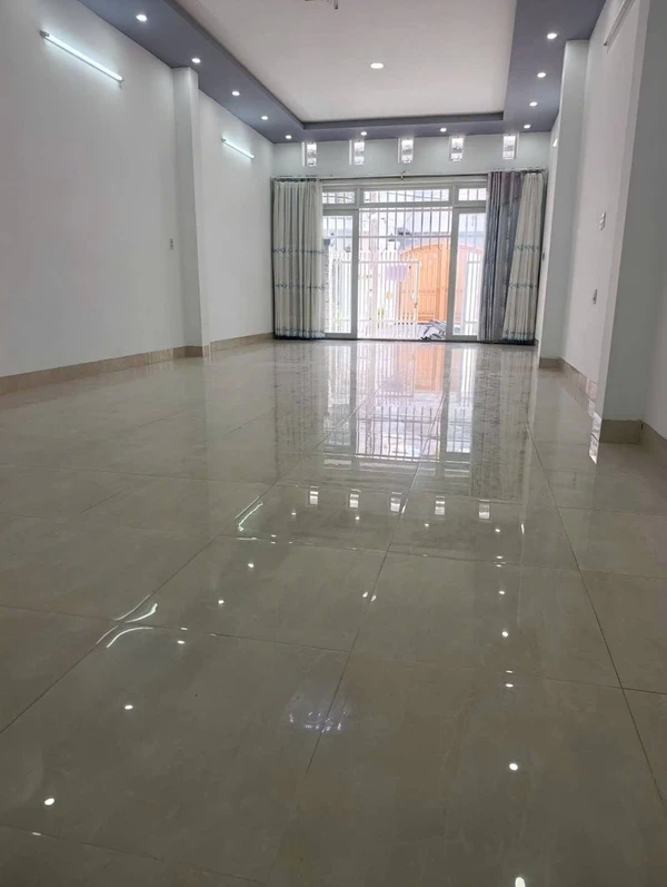 Bán nhà 1 trệt 2 lầu mặt tiền 5x20m Rạch Giá 3 tỷ