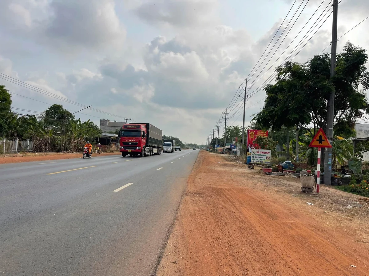 Bán đất mặt tiền Quốc Lộ 14, 200m², 235 triệu/m ngang - Ảnh thu nhỏ 2