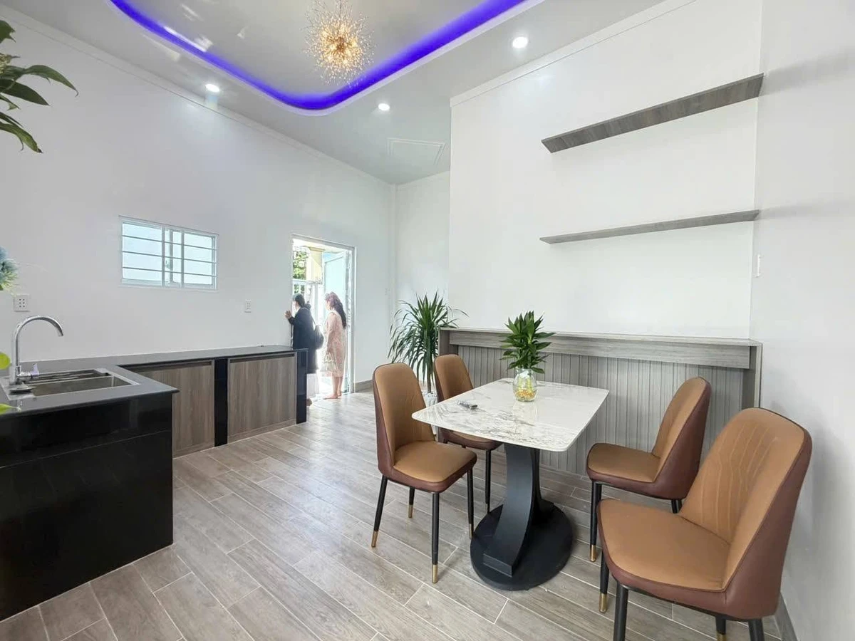 Bán nhà 3 phòng ngủ 122m² gần Nguyễn Huệ, Quận 1 - Ảnh thu nhỏ 4