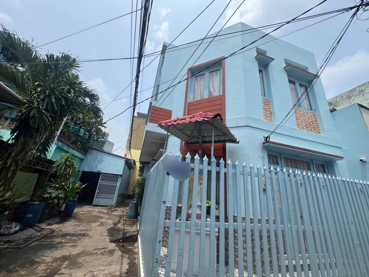Bán nhà lô góc đường Lê Đình Cẩn 70m2 (7x10) gần Khu Tên Lửa, Bình Tân, giá nhỉnh 4 tỷ - Ảnh 1