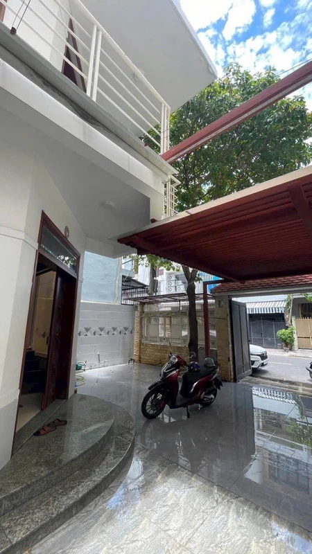 Cho thuê nhà góc Phố Hàn 160m2, 3PN, 40tr/tháng