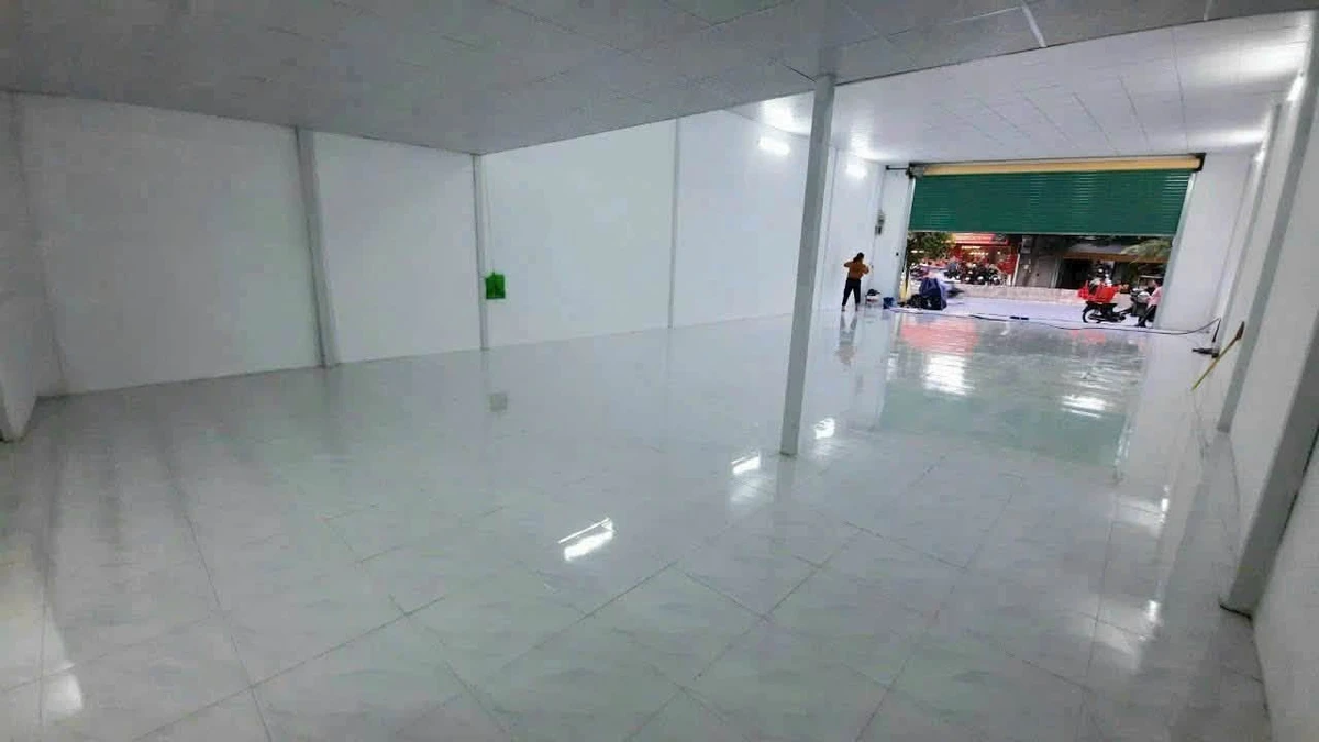 Cho thuê nhà nguyên căn mặt tiền 176m² Quận 7 - Ảnh thu nhỏ 2