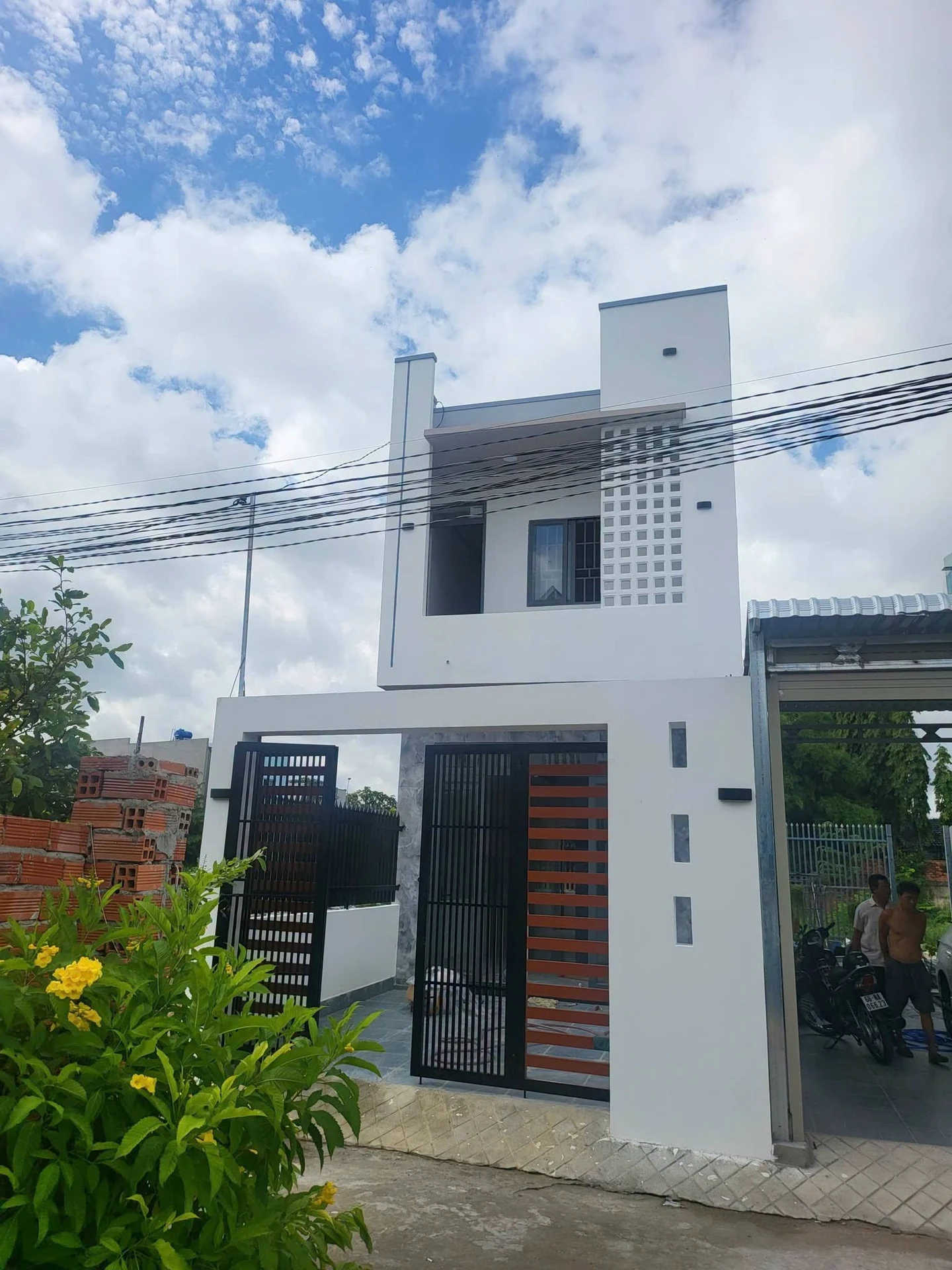 Bán nhà 1 trệt 1 lầu 3PN, 3WC giá 1,8 tỷ tại thị trấn Đức Hòa, Long An - Ảnh 1