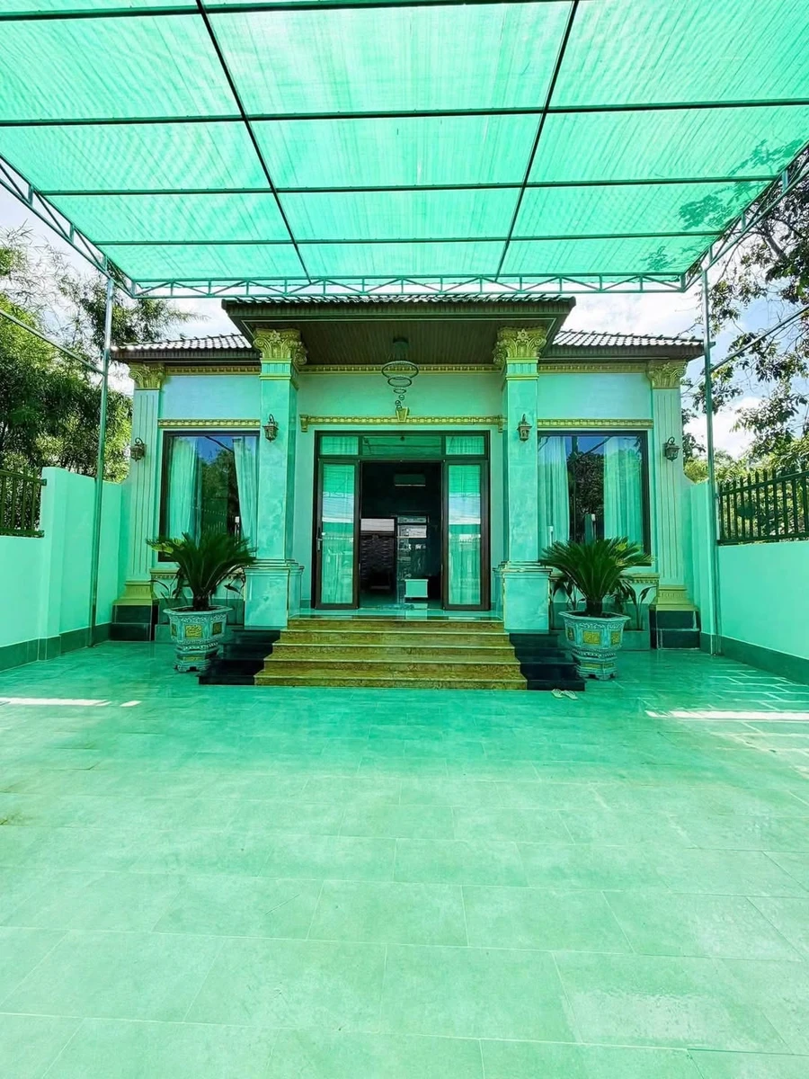 Bán nhà mặt tiền 300m² 3 phòng ngủ Phường Chánh Hiệp - Ảnh 1
