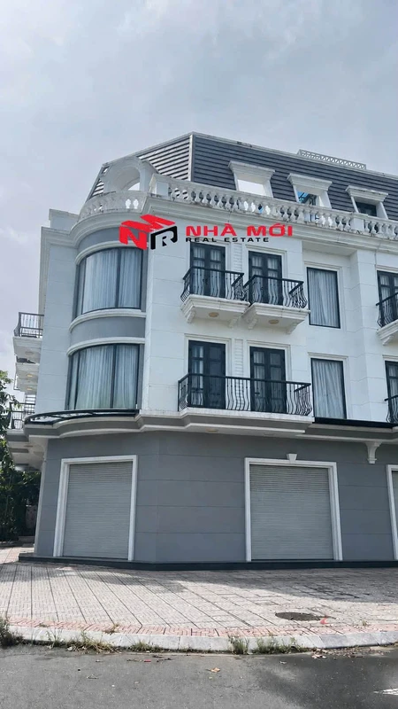 Nhà phố 4 tầng full nội thất Vincom Cà Mau 345m2