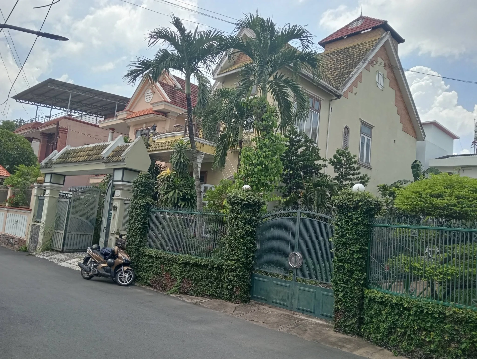 Bán biệt thự 8x23m, 3PN, Tân Phong, Bình Tân - Ảnh 1