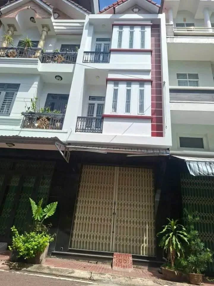 Bán nhà 3 tầng mặt tiền Quy Nhơn 40m² - Ảnh 1