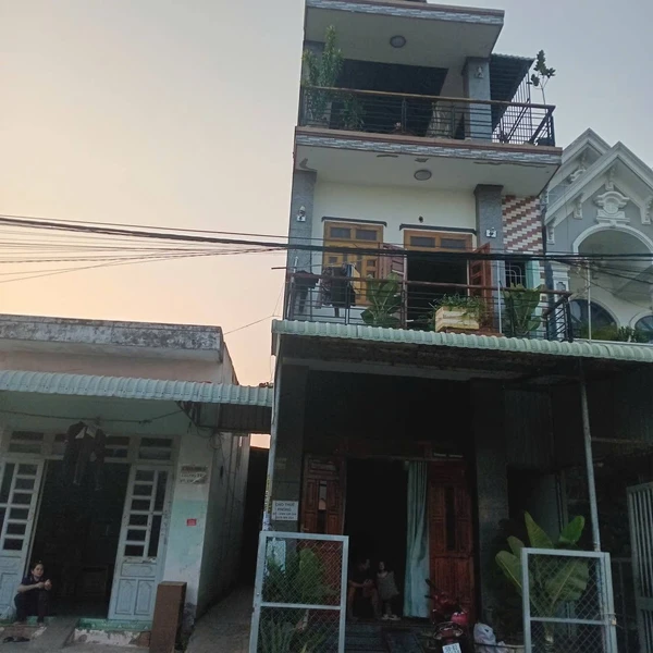 Bán nhà 3 tầng 7 phòng trọ 100m2, Tân Uyên Bình Dương 3,5 tỷ