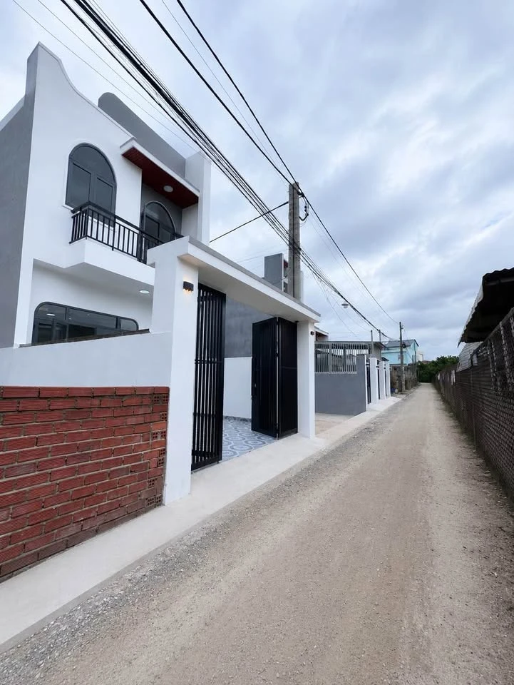 Nhà 2 lầu mới xây bán 1 tỷ 650 triệu, 100m2 - Ảnh 1