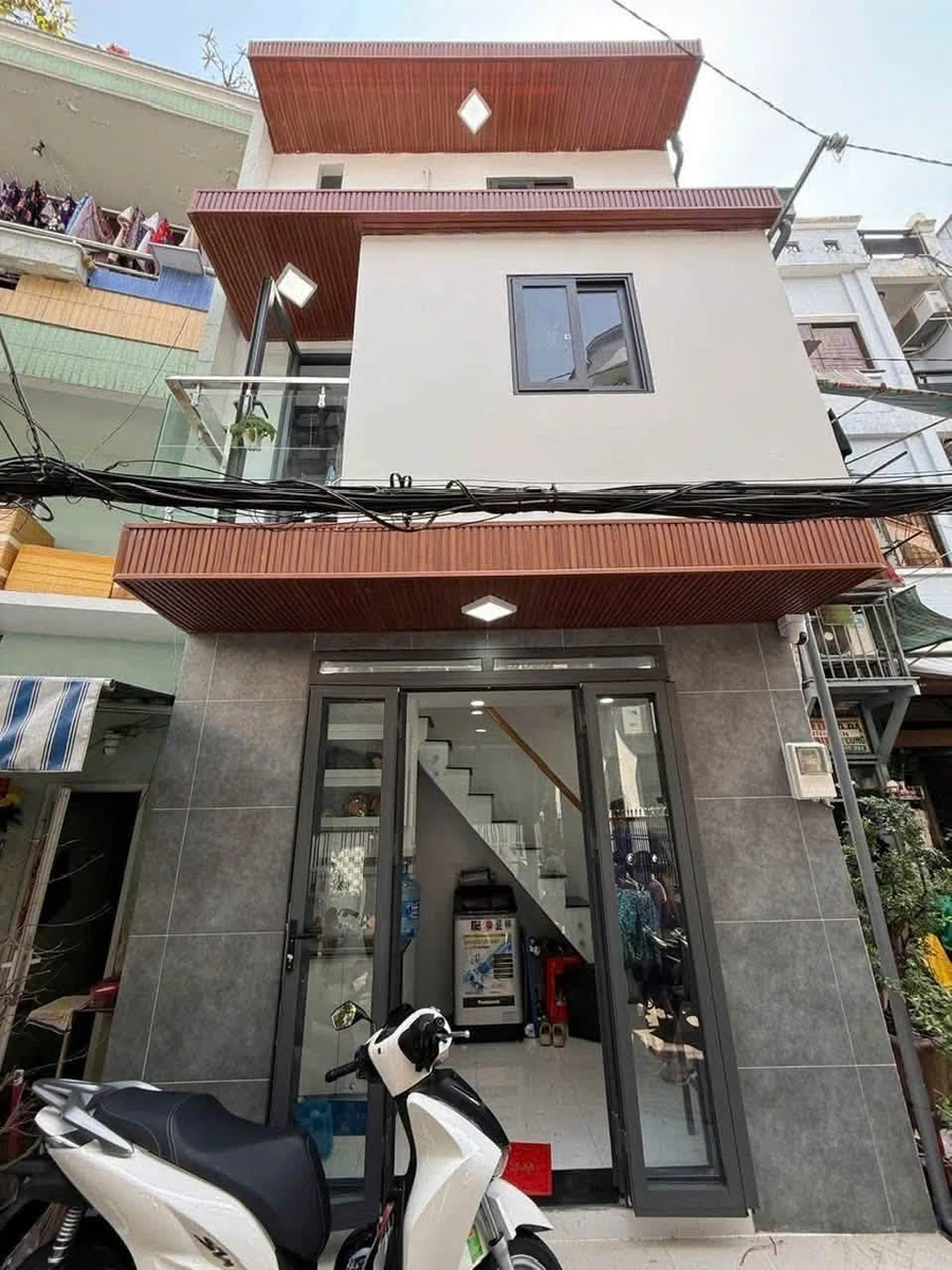 Bán nhà hẻm 2 phòng ngủ Lạc Long Quân Quận 11 - 18m² - 1,98 tỷ - Ảnh 1