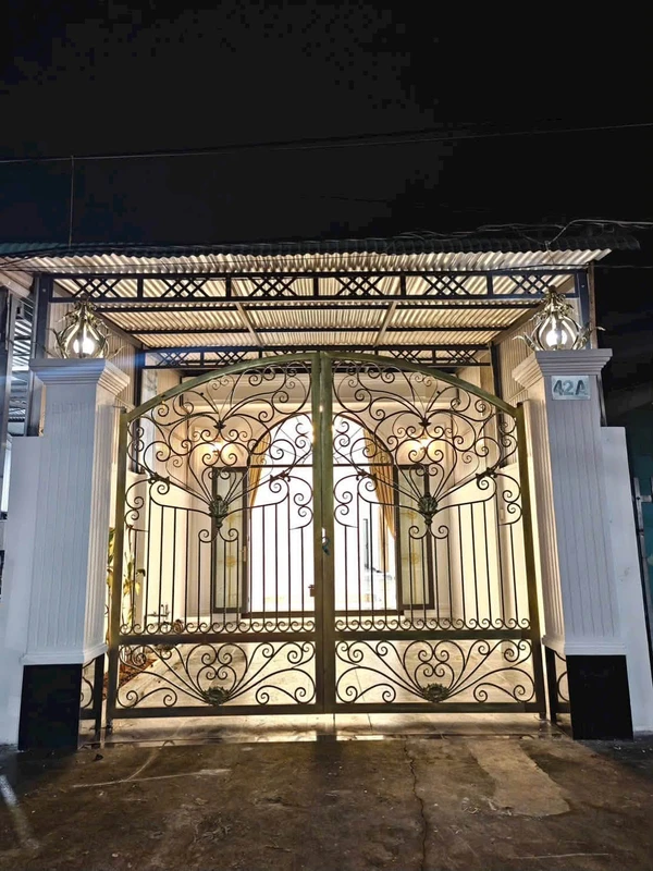 Bán nhà tân cổ điển 5x28m, 3 phòng ngủ, hẻm Trịnh Phong Đáng, Hòa Thạnh, Tân Phú