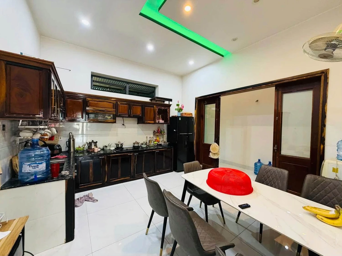 Nhà 3 tầng mặt tiền Nguyễn Du, 450m2, 5PN, 6 tỷ - Ảnh thu nhỏ 3