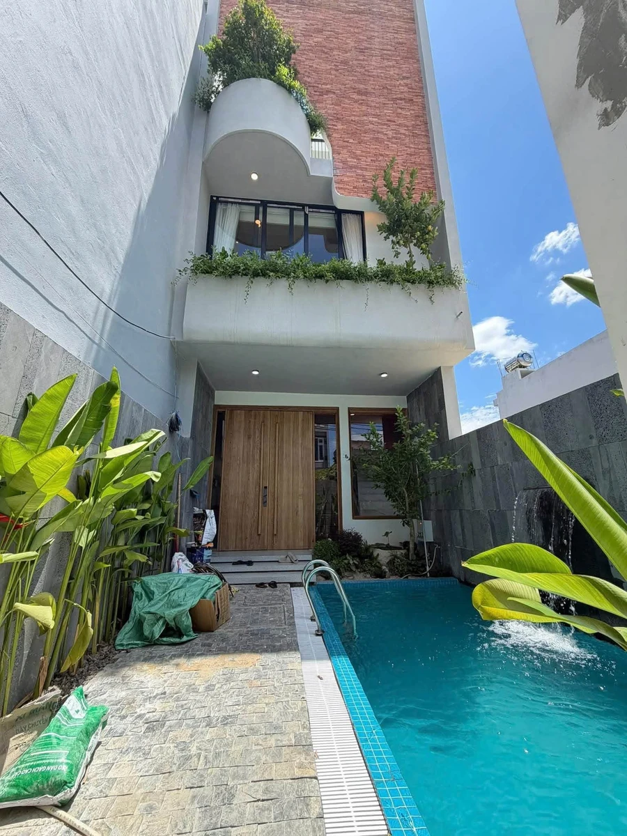 Bán villa 3 tầng hồ bơi, sân vườn, mặt tiền Đà Nẵng 90m2 - Ảnh 1