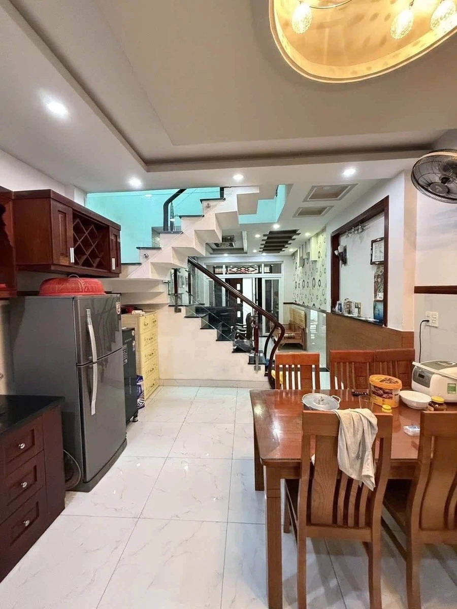Bán nhà hẻm xe hơi 60m2, 3 phòng ngủ, gần nhà ga T3 sân bay Tân Sơn Nhất - Ảnh 1