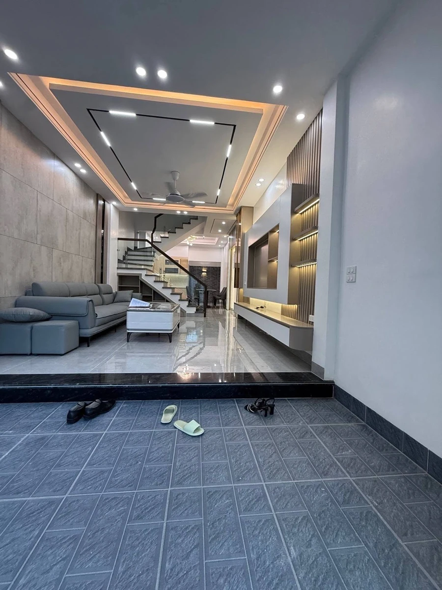 Bán nhà 4 tầng mặt bằng 60m² trung tâm Trần Nguyên Hãn - Ảnh 1
