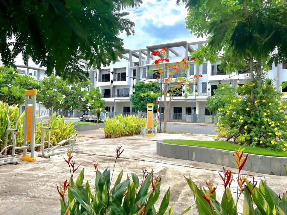Bán nhà phố 1 trệt 3 lầu The Pearl Riverside 70m2 sổ hồng, Bến Lức, Long An - Ảnh thu nhỏ 3