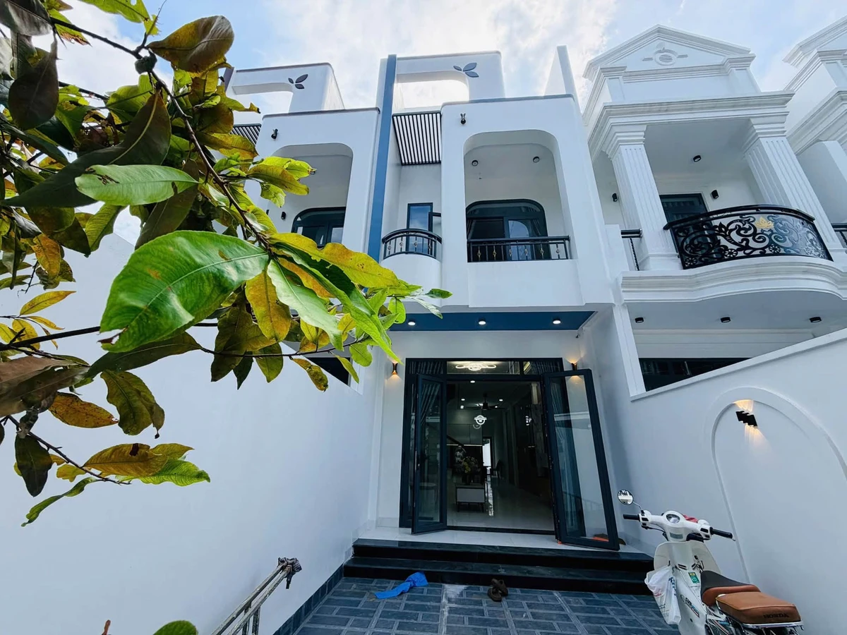 Bán nhà hẻm 200m2, 4 phòng ngủ, Long Khánh - Ảnh 1