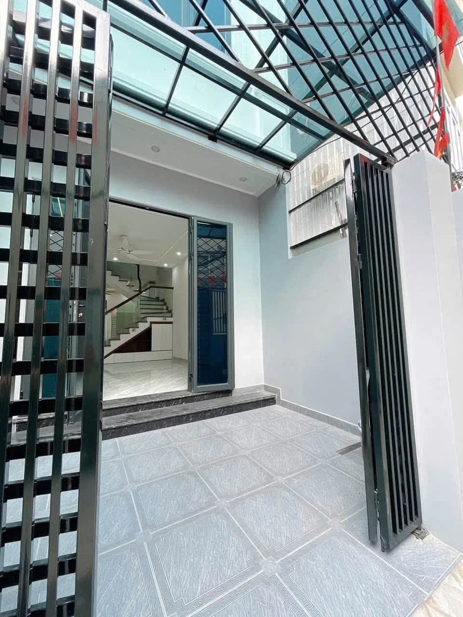 Nhà phố 3 tầng 60m2, 3 PN, 3 WC, sân cổng - 3.45 tỷ Quận 12 - Ảnh thu nhỏ 2