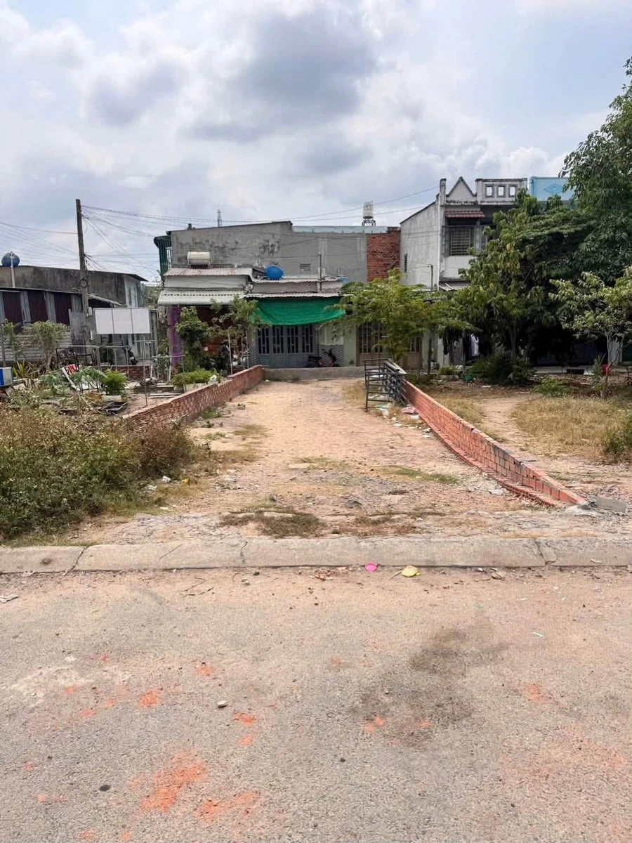 Bán đất khu phân lô 100m² gần chợ Đông Thạnh 4 tỷ - Ảnh 1