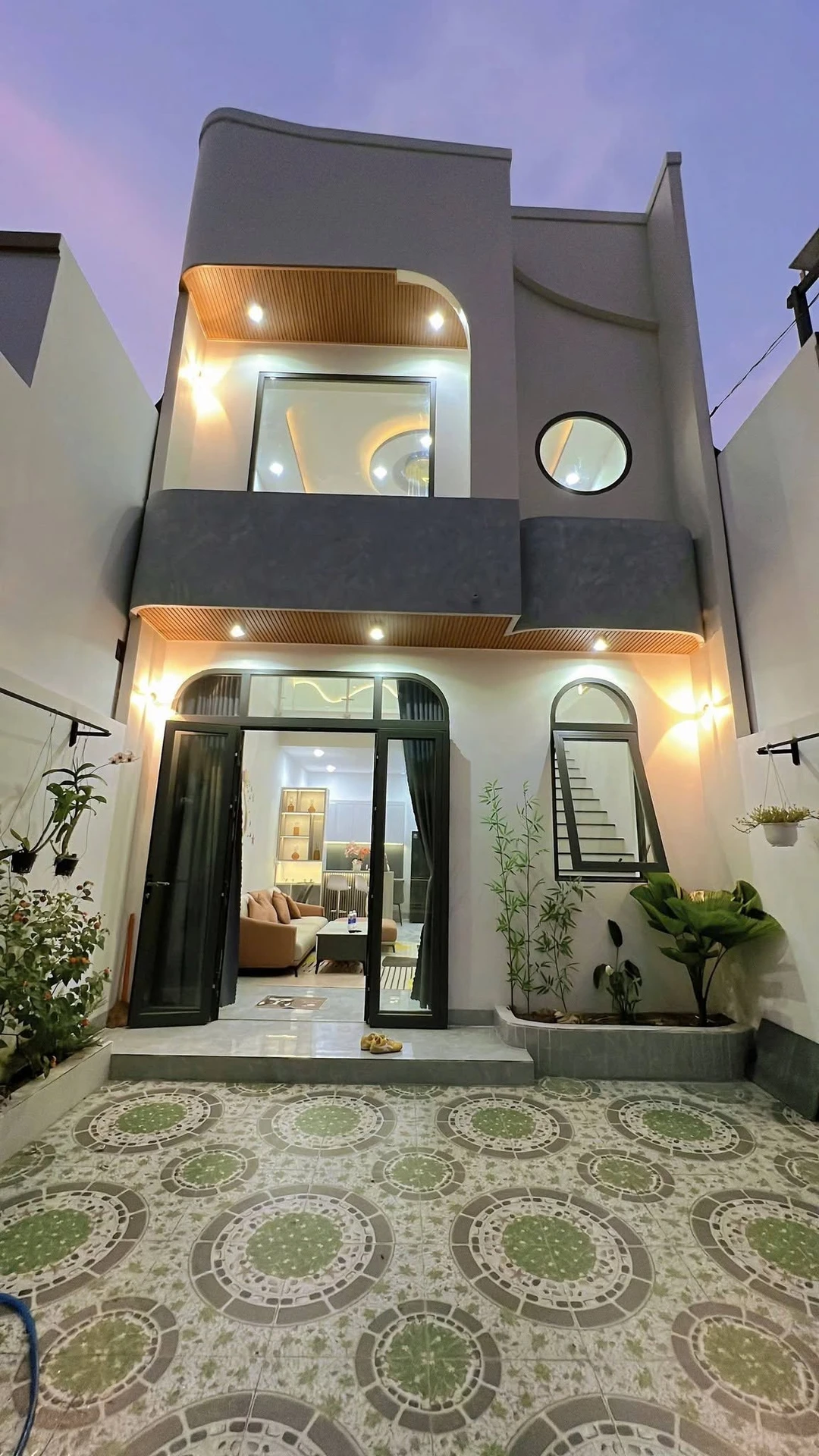 Bán nhà mới 200m2, 3 phòng ngủ tại Phú Tân, Bình Tân, 2.5 tỷ - Ảnh 1