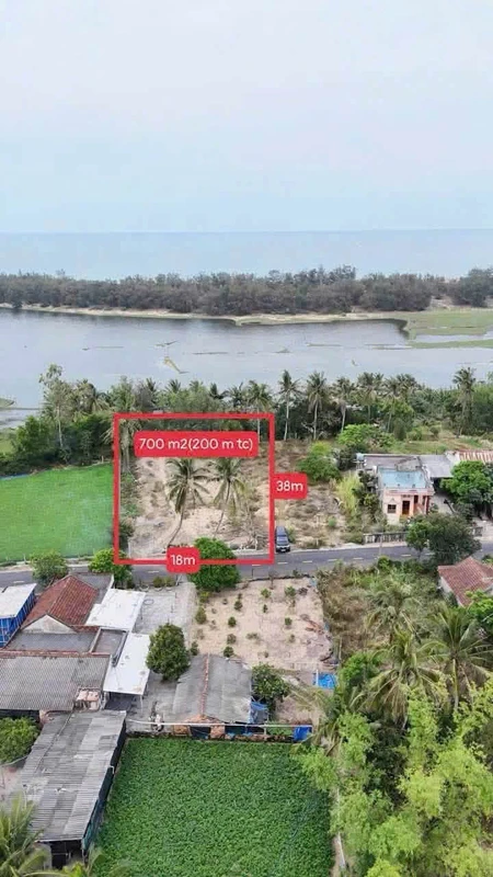 Bán lô đất 700m² view đầm tại Đức Phổ, Quảng Ngãi