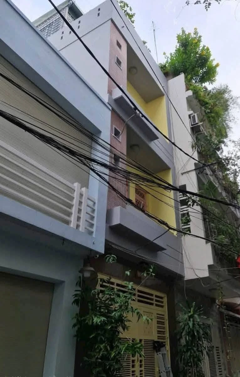 Bán nhà 3 tầng full nội thất 100m2 Võ Văn Kiệt Quận 1 - Ảnh 1