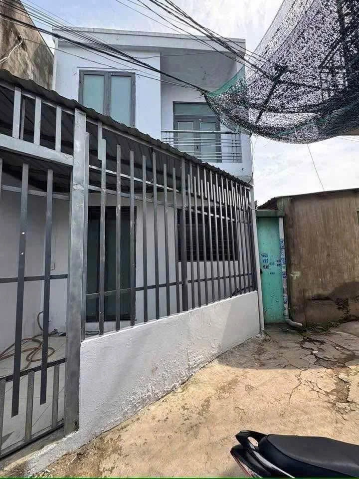 Bán nhà lầu trệt 35m2, 2PN 2WC gần chợ Dĩ An - Ảnh 1