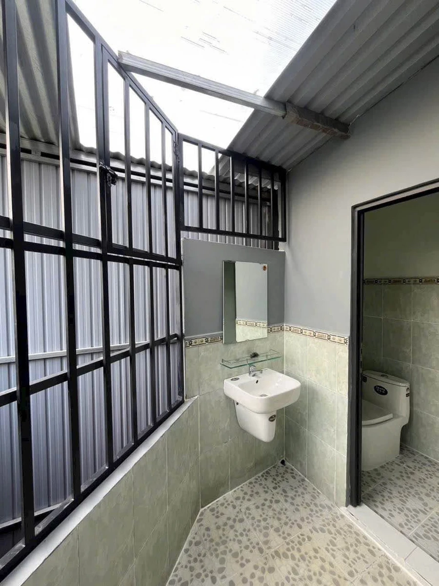 Bán nhà lầu 2 phòng ngủ 76m² Quốc Lộ 1K, Bình Dương - Ảnh 1