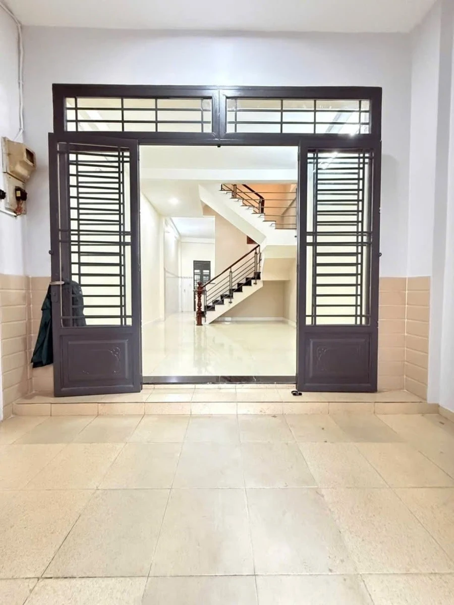 Bán nhà 3 tầng 54m² hẻm ô tô đường Lạc Long Quân, Phường 10, Tân Bình - Ảnh thu nhỏ 3