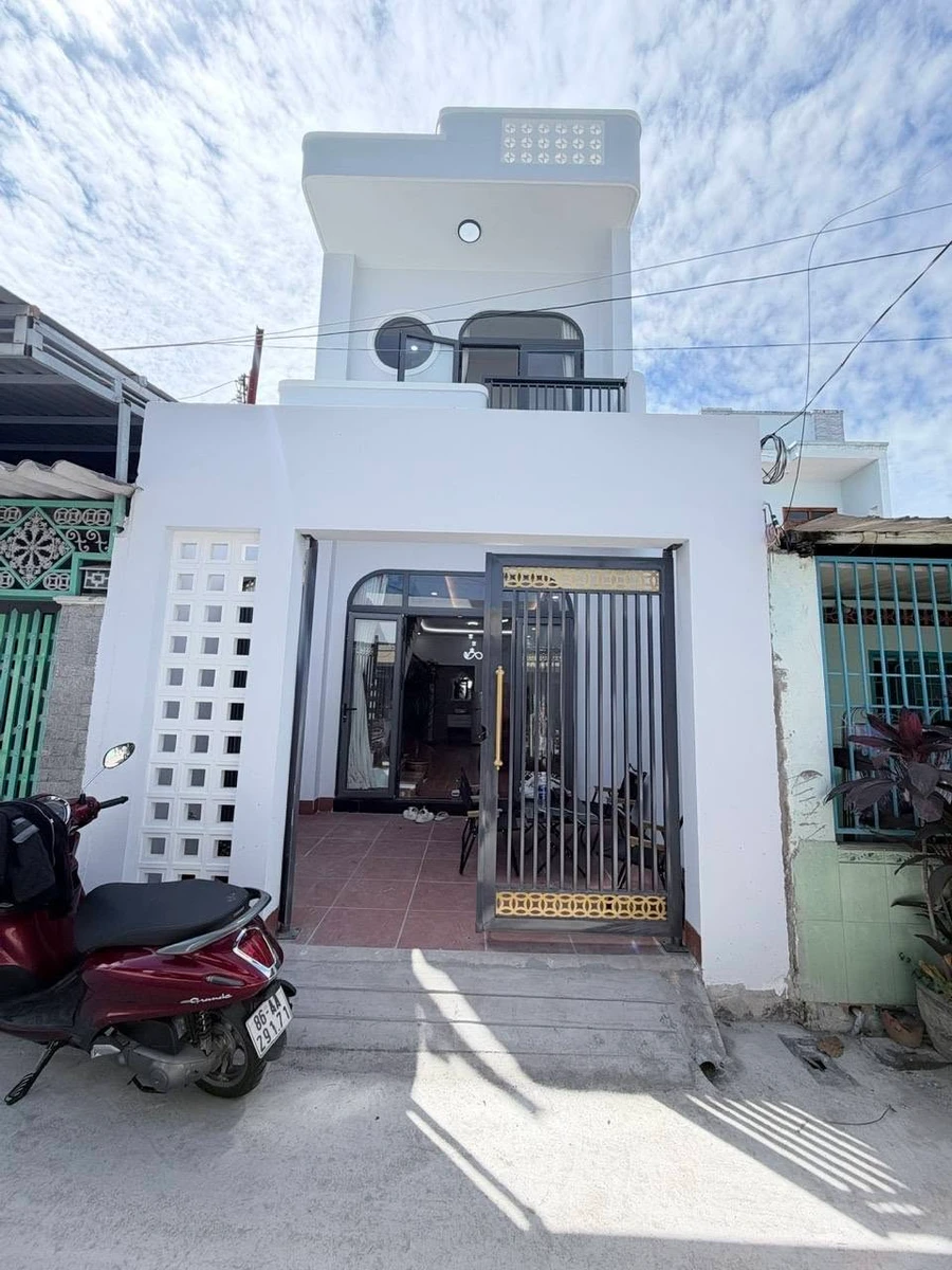 Nhà lầu mới xây 96m² 2 phòng ngủ, Phan Thiết, 2 tỷ 750 triệu - Ảnh 1