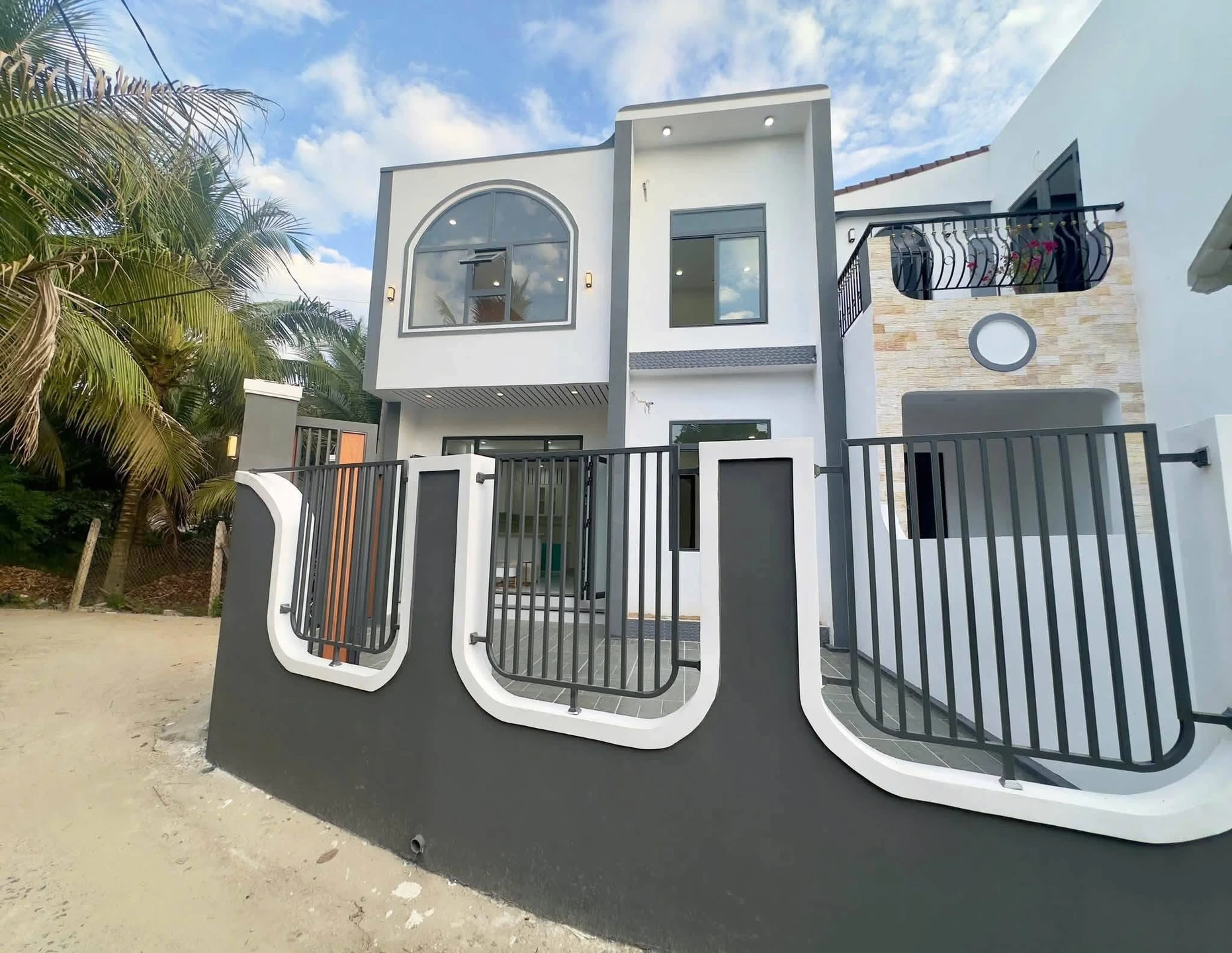 Bán nhà góc 2 tầng 88,3 m² Diên Khánh giá 2,4 tỷ - Ảnh 1