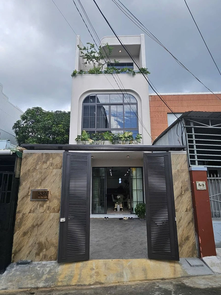 Bán nhà mặt tiền 3 lầu đường Xuân Diệu, Tân Lợi, Buôn Ma Thuột, 4PN full nội thất - Ảnh 1