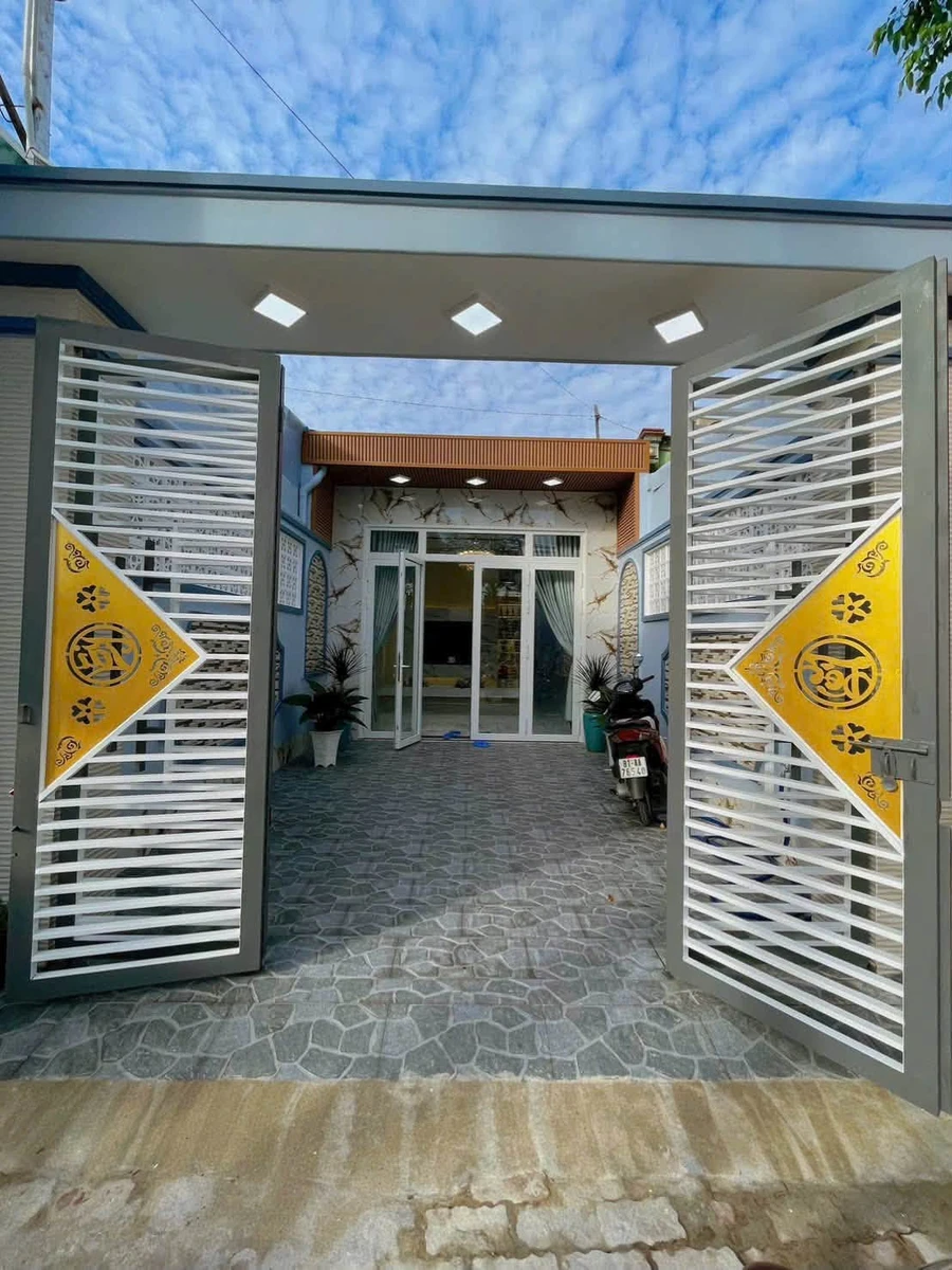 Bán nhà phố 3PN 104m2 Nguyễn Chí Thanh Thủ Dầu Một - Ảnh 1