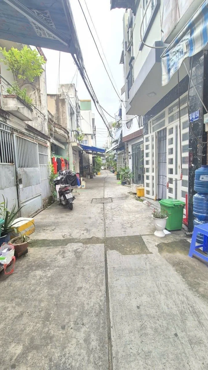 Bán nhà 4x8,5m trệt lửng lầu 3PN 2WC gần chợ Lê Văn Quới, Bình Tân - Ảnh 1