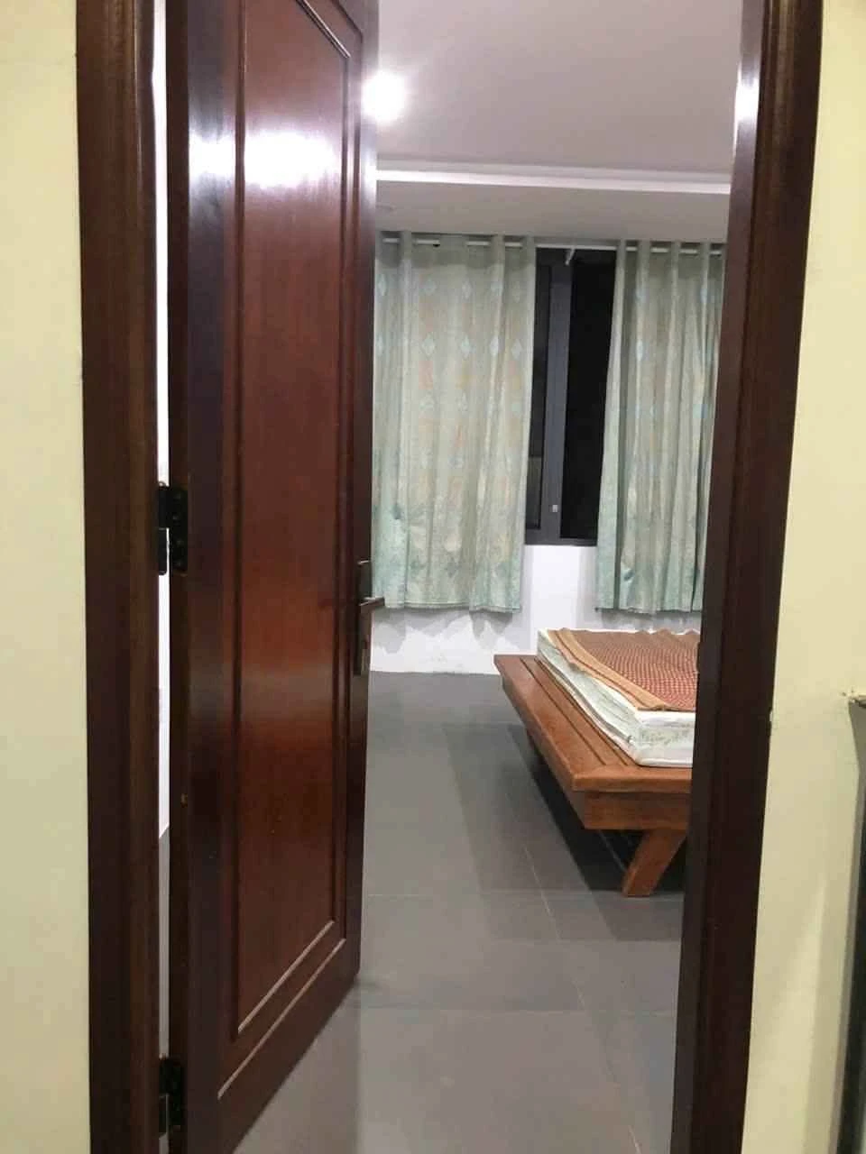 Cho thuê nhà 3 tầng hẻm oto 270m2, 3PN, 8 triệu/tháng - Ảnh 1