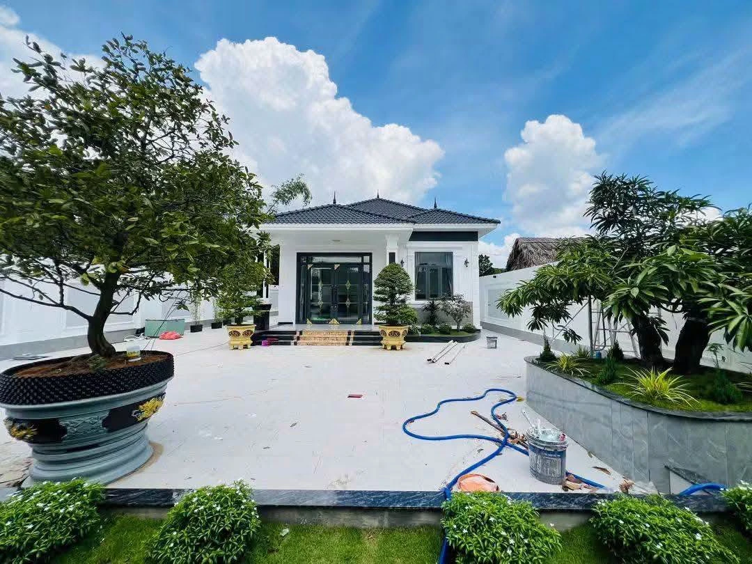 Bán nhà vườn mái Nhật 650m2, 4PN, 6.5 tỷ, Đức Hoà - Ảnh 1