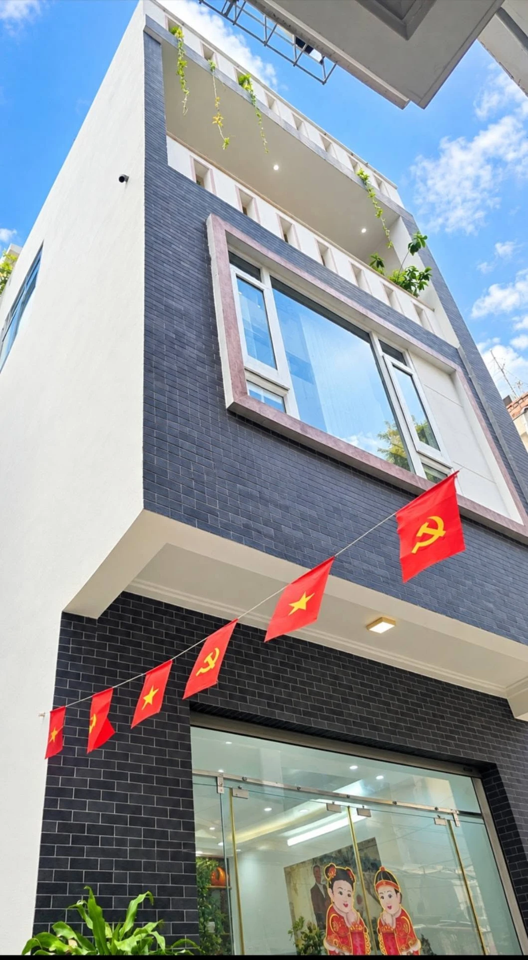 Bán nhà 4 phòng ngủ 100m2 tại Văn Cao, Quận 5 - Ảnh 1