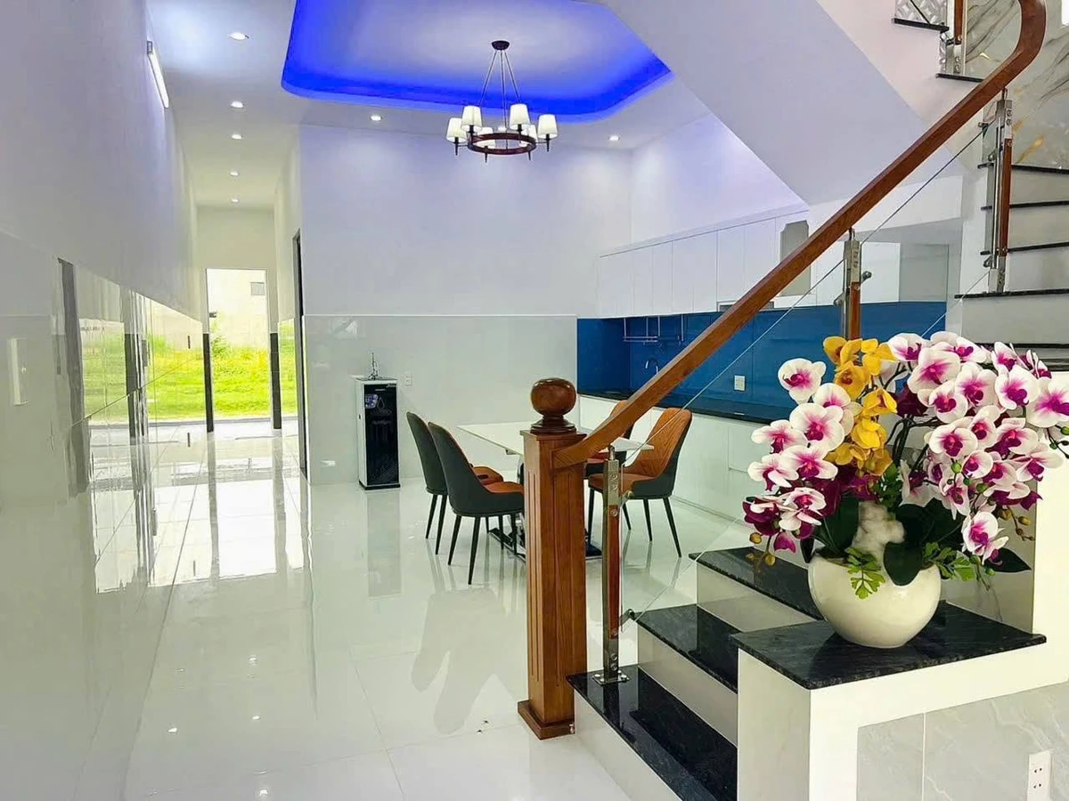 Bán nhà mặt tiền Huỳnh Bá Chánh 5x21m, 4PN, P. Long Tâm, TP Bà Rịa, giá 4,2 tỷ - Ảnh thu nhỏ 2