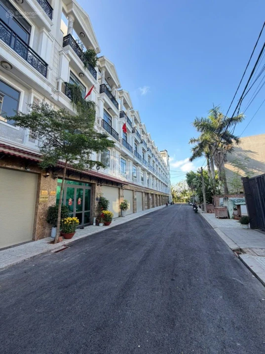 Dãy nhà phố cực đẹp ngay cổng Vạn Phúc City - đường 10 mét có vỉa hè - Ảnh thu nhỏ 2