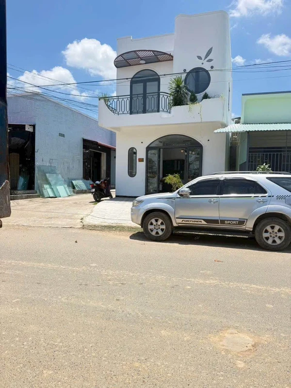 Bán nhà lầu 2 mặt tiền Lê Quang Đạo, Phan Thiết, 80m²