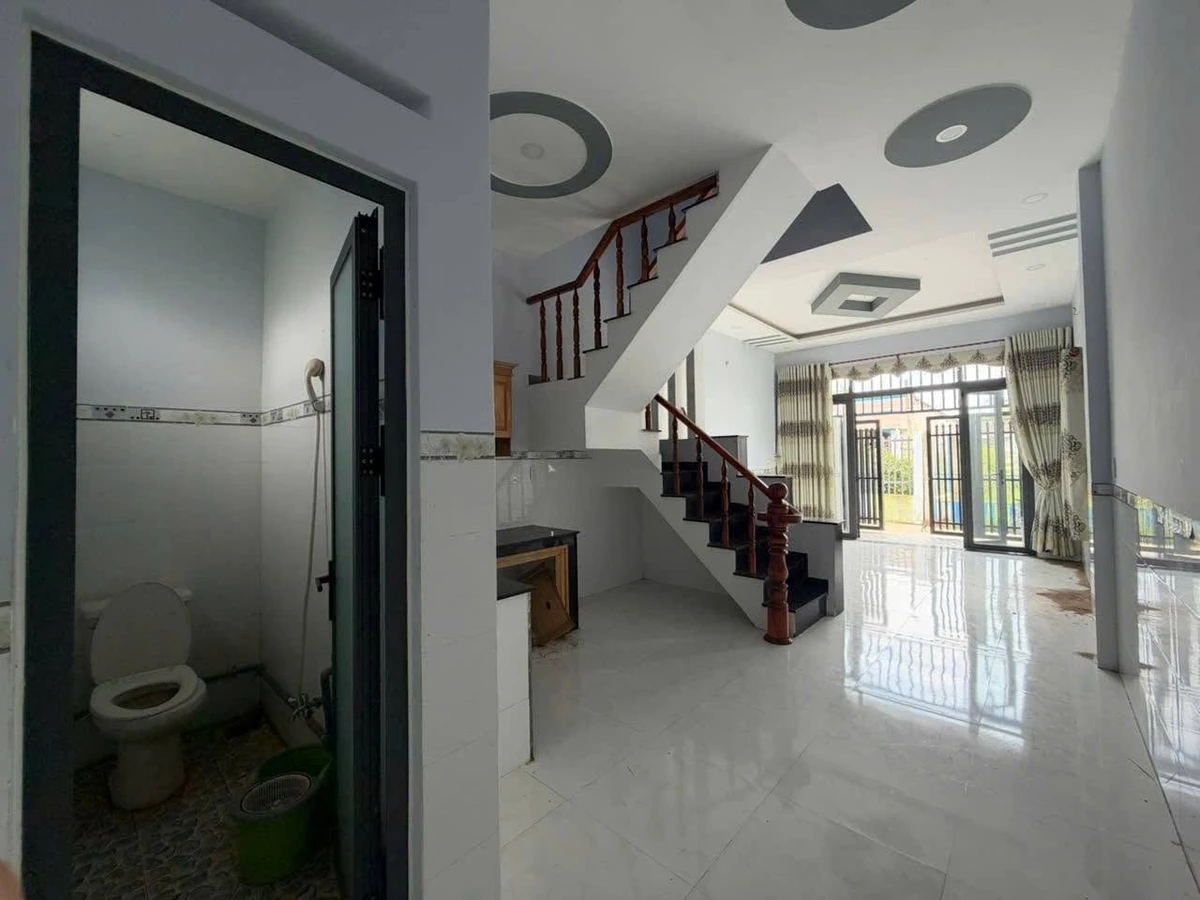 Bán nhà 1 trệt 1 lầu 4x12 thổ cư hoàn công giá 800 triệu tại Đức Hòa Thượng, Long An - Ảnh thu nhỏ 4